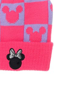 Beanie lavorato a maglia in rosa e viola con un motivo a scacchi e icone di Topolino. Testa di topo nera ricamata con un fiocco argento sul bordo.