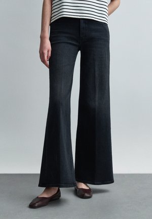 THE ROLLER SNEAK - Flared jeans - black