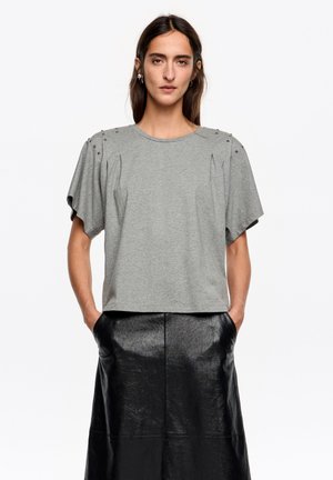 - T-shirt z nadrukiem