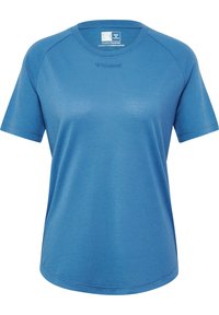 Modrá sportovní košile s krátkým rukávem, kulatým výstřihem a hladkým povrchem. Obsahuje logo a štítek na vnitřní straně límce.