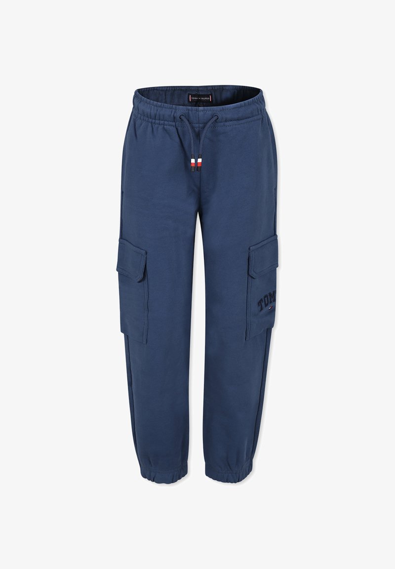 Pantaloni cargo blu navy realizzati in tessuto misto cotone, con due tasche laterali, cintura elastica con cordoncino e dettaglio del logo.
