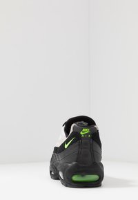 Nike Sportswear Air Max 95 Essential Sneakers Black Electric Green Platinum Tint Crimson Svart Zalando Se Nike Sportswear Air Max 95 Essential Sneakers Black Electric Green Platinum Tint Crimson Svart Zalando Se