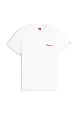 T-shirt bianca a maniche corte con piccolo logo "Tommy Jeans" in blu e rosso sul petto a sinistra e un piccolo logo a bandiera sulla manica sinistra.