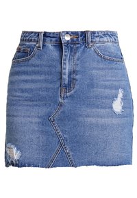 Jupe en denim bleu clair avec un ourlet effiloché. Comprend des poches avant, un motif déchiré et une fermeture à glissière avec un bouton en métal.