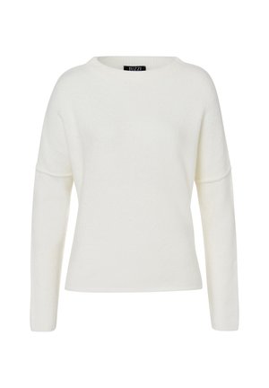 Weißer, strukturierter Pullover mit rundem Ausschnitt und langen Ärmeln. Der Stoff wirkt weich und leicht flauschig und besitzt abgesenkte Schulternähte.