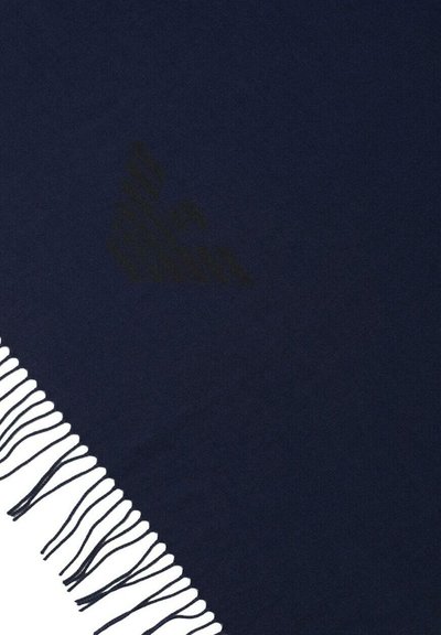 Sciarpa di lana blu navy con dettagli frangiati e un sottile motivo logo nero in un angolo, caratterizzata da una texture liscia e forma rettangolare.