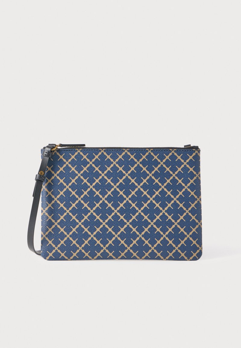 Pochette bleu marine avec motif géométrique doré, fermeture éclair et bandoulière noire amovible. Finition texturée avec une forme rectangulaire él égante.