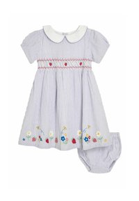Robe à manches courtes rayée bleue et blanche avec un col blanc, broderies florales à l'ourlet, taille froncée et culottes assorties.
