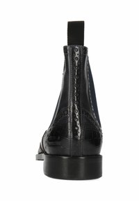 Svarta läder Chelsea-boots med strukturerad krokodileffekt, elastiska sidpaneler och en låg blockklack, som visar upp en stilren design.