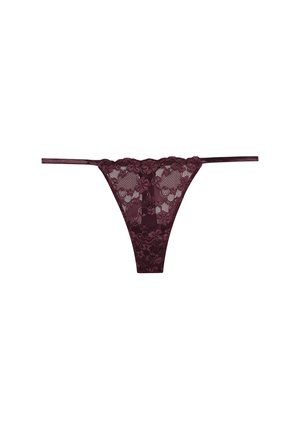 String en dentelle bourgogne avec motif floral, bretelles étroites sur les côtés et un panneau transparent à l'arrière. Tissu lisse et texturé.