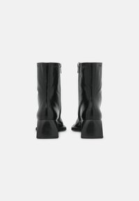 Vagabond Botines - black