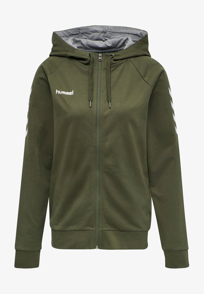 Sweat à capuche zippé olive avec un intérieur gris, présentant une fermeture éclair à l'avant, une capuche avec cordon de serrage, et un logo blanc ainsi que des rayures sur les manches.