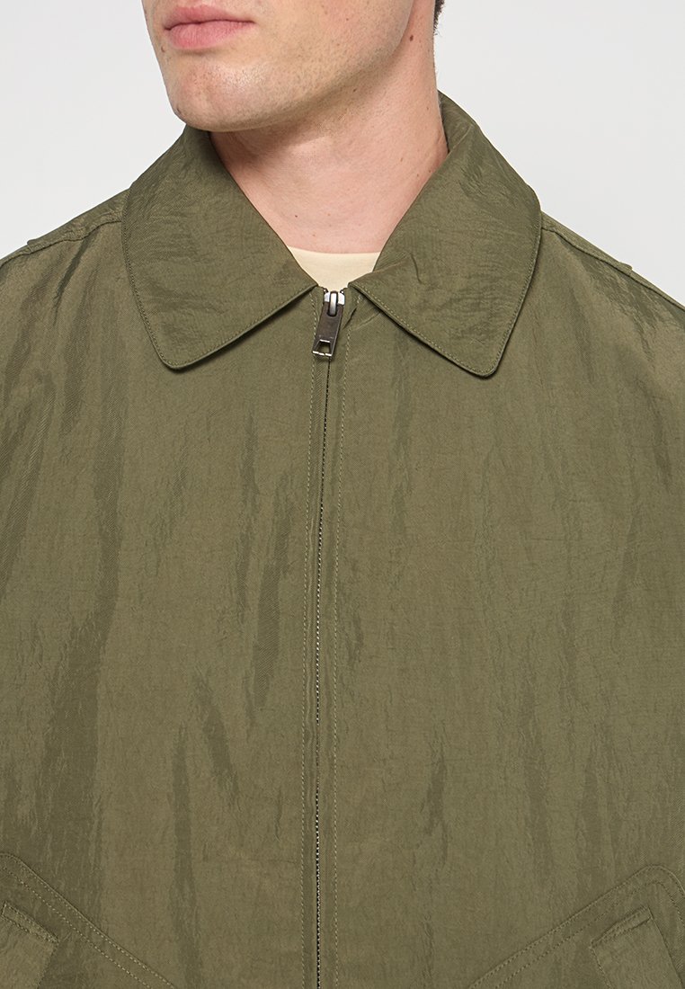Leichte Jacke