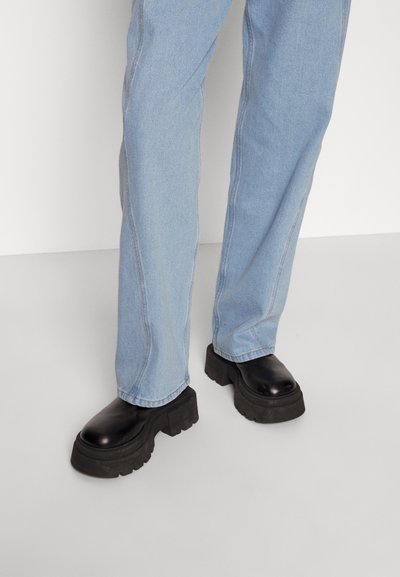 Henrik Vibskov PANTS - Straight leg jeans - light indigo denim