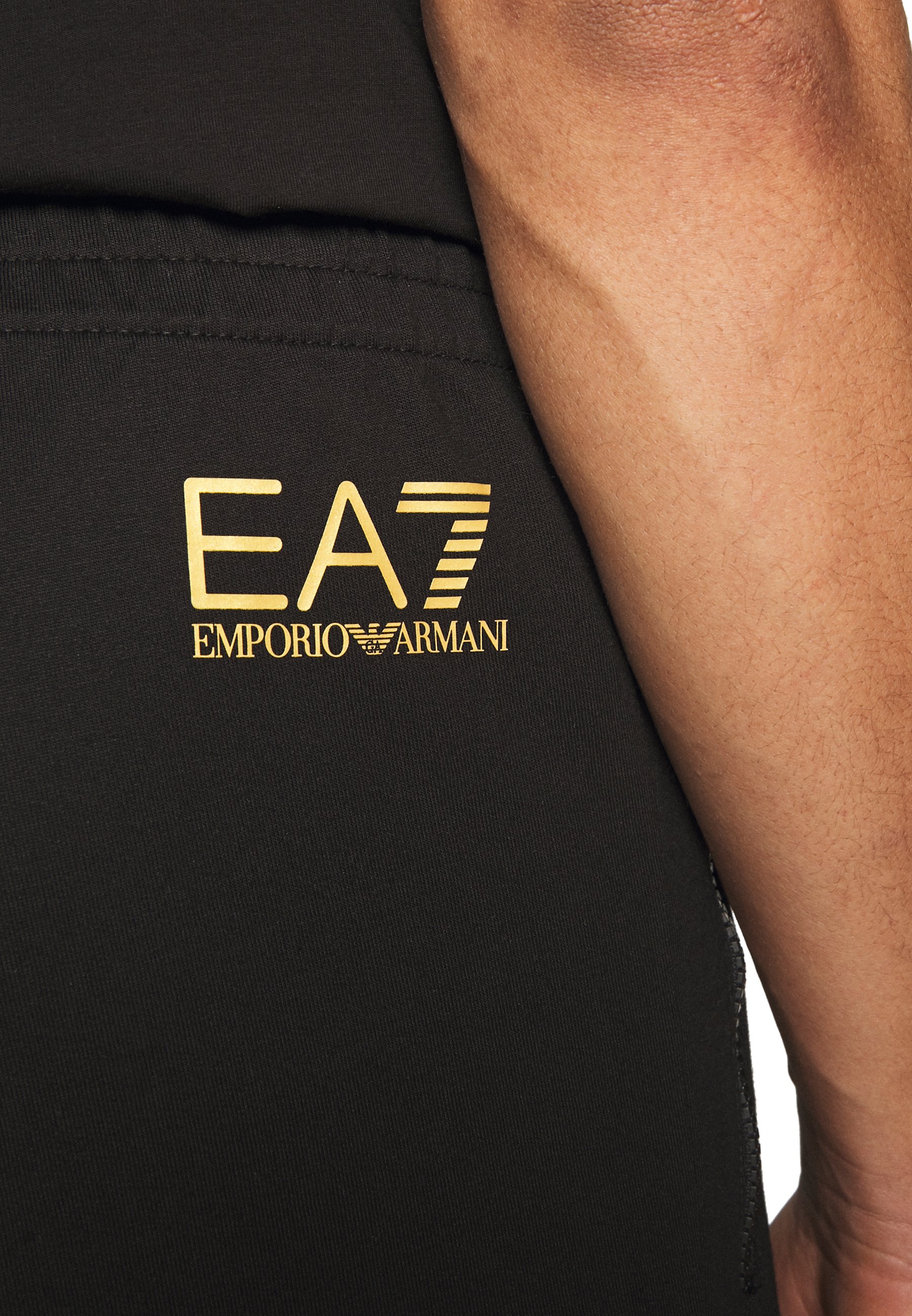 EA7 Emporio Armani Shorts - black/gold 