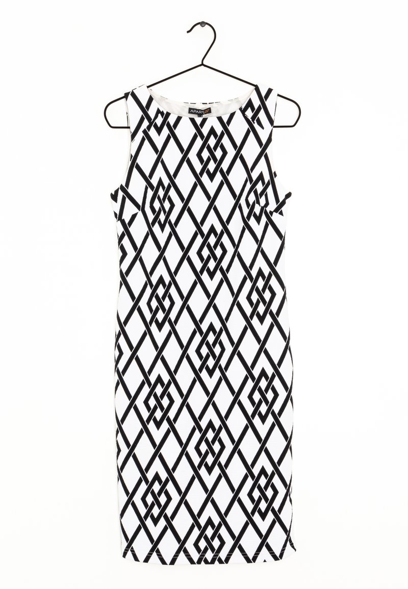 Vestido sin mangas colgando de un gancho de metal negro. El vestido presenta un patrón geométrico en blanco y negro con una textura de tela suave.
