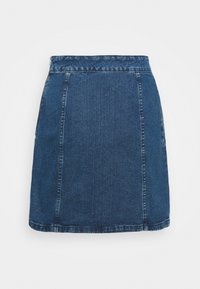 Mörkblå denim mini kjol med synliga sömmar och sidodragkedja på en enfärgad vit bakgrund.