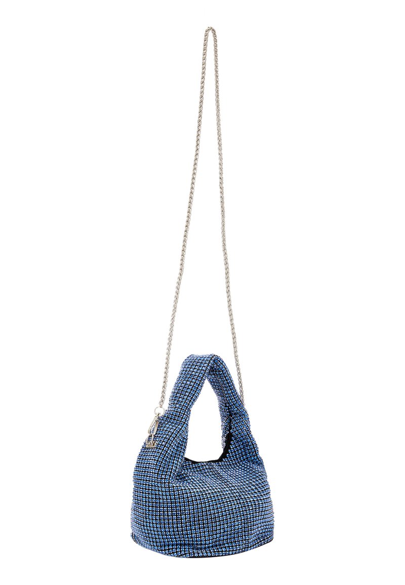 Borsa a mano blu con texture e forma unica, dotata di tracolla a catena e design arricciato. L'esterno presenta un motivo a griglia.