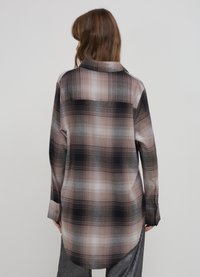 Calliope À CARREAUX SURDIMENSIONNÉE - Camicia - une variante