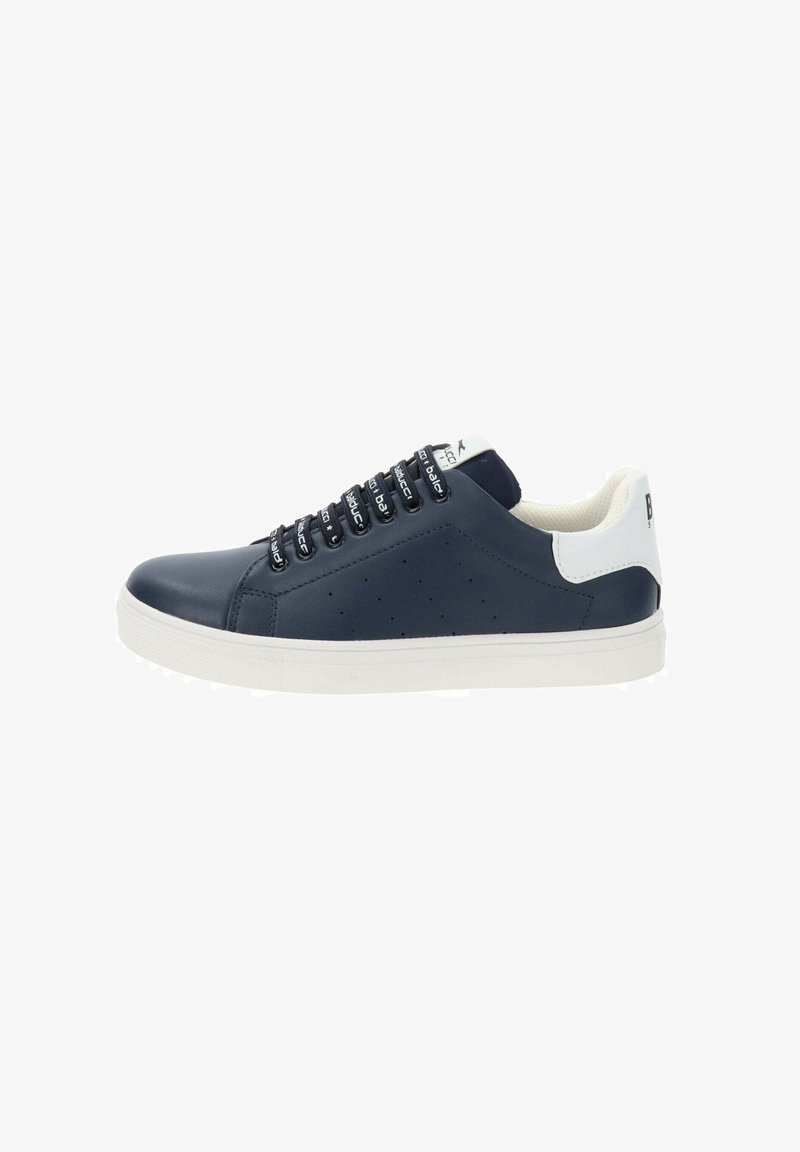 Sneaker in pelle blu navale con accenti bianchi, design laterale perforato, suola in gomma bianca e lacci neri con dettagli del logo.