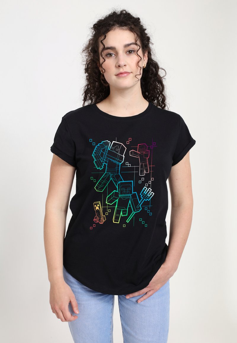 Czarny bawełniany t-shirt z graficznym nadrukiem prostokątnych postaci w kolorach tęczy. Krótkie rękawy i zaokrąglony dół.