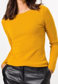 zero Sweter