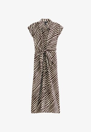 Robe midi à manches courtes rayée diagonale marron et blanche, avec col, boutonnée sur le devant et ceinture à nouer à la taille.