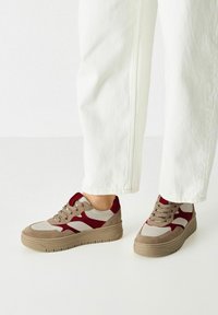 Tamaris Trainers - beige comb