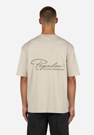 PIKE TEE - Printtipaita - washed cozy beige/flint grey