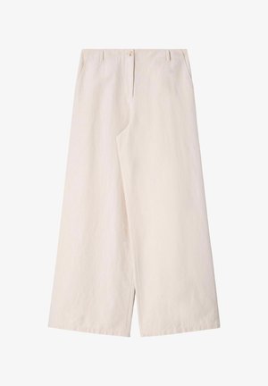 Pantalon beige à jambes larges avec fermeture avant par bouton et zip, passants de ceinture et poches latérales.