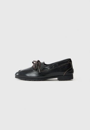 PENUEL W - Fűzős cipők - black