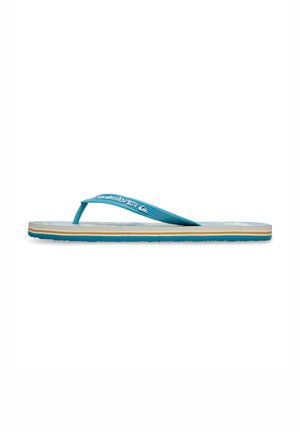 Blaue Flip-Flop mit einem strukturierten Riemen, der ein geripptes Design aufweist, und einer gepolsterten Sohle mit einem hellen Rand sowie einem gemusterten Fußbett.