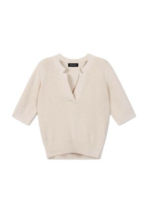 Beige geribbelde gebreide trui met driekwartmouwen en een ronde hals met V-insnijding, met het label "REPEAT" aan de binnenkant van de kraag.