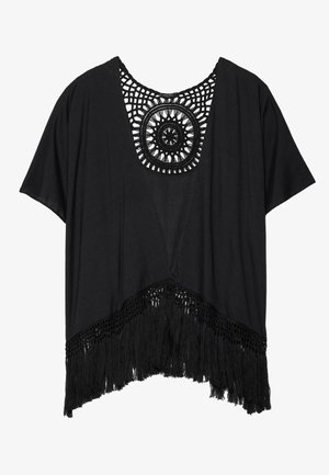 Μαύρο κοντό τοπ με κροσέ κυκλικό σχέδιο στον λαιμό και φρουφρού λεπτομέρειες στο τελείωμα. Φτιαγμένο από ελαφρύ ύφασμα.