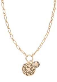 Collier doré avec une chaîne à maillons ovales et deux pendentifs circulaires : l'un gravé avec du texte, l'autre mettant en valeur un accent en strass.