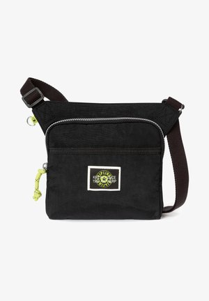 Sac bandoulière noir en tissu durable, doté d'une fermeture éclair, d'une sangle ajustable et d'une étiquette de logo avec des accents vert vif.