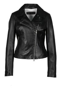 Zwarte leren motorjas met een kraag met inkeping, asymmetrische ritssluiting en twee zijzakken met rits. Gladde textuur, korte pasvorm.