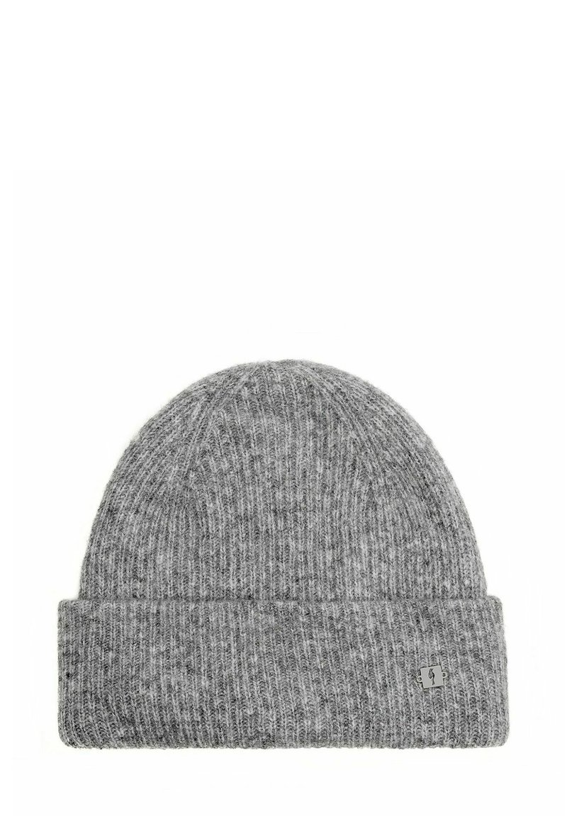 Szara dziana czapka beanie o prążkowanej fakturze, z podwiniętym brzegiem i małą srebrną metką na mankiecie. Miękki materiał zapewniający ciepło.