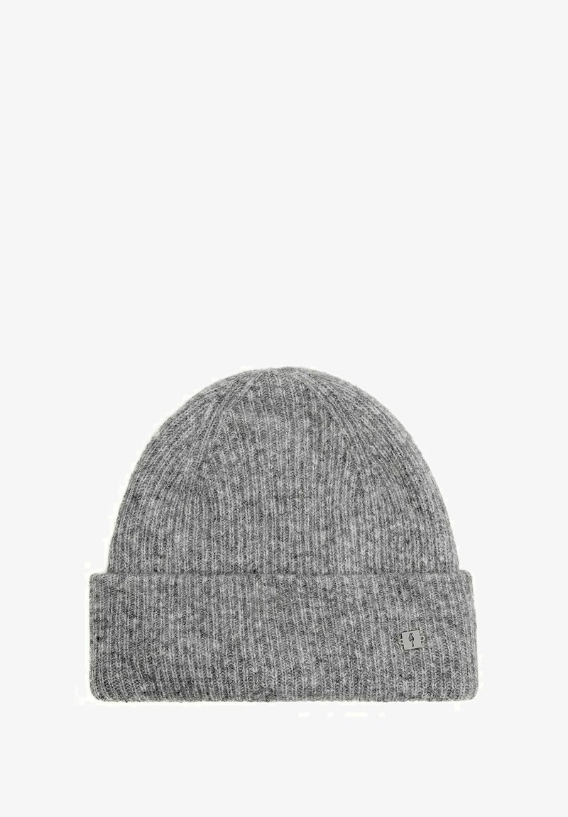 Szara dziana czapka beanie o prążkowanej fakturze, z podwiniętym brzegiem i małą srebrną metką na mankiecie. Miękki materiał zapewniający ciepło.