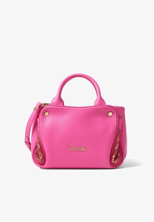 Sac à main en cuir rose avec des poignées arrondies et une bandoulière détachable. Présente des accents latéraux scintillants et une marque en or. Design compact et structuré.