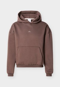 Καφέ φούτερ Nike με κουκούλα, μπροστινή τσέπη καγκουρό, ριμπ μανσέτες και τελείωμα, και μικρό λευκό λογότυπο στο στήθος.