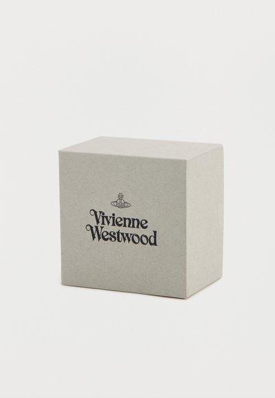 Ορθογώνιο κουτί μπεζ χρώματος με το λογότυπο Vivienne Westwood και το σύμβολο σφαίρας τυπωμένα μαύρα στην μπροστινή πλευρά.