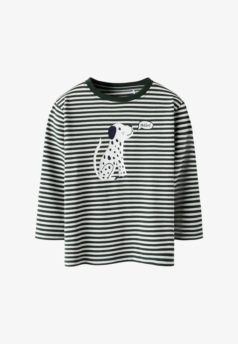 Zielona i biała koszula z długim rękawem w paski, z grafiką siedzącego psa w czarne plamy i dymkiem mówiącym "Cześć!".