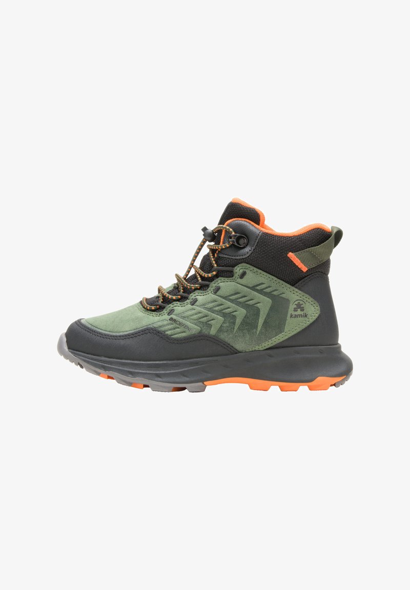 Wanderschuhe mit einem schwarz-grünen Design, synthetischem Material, strukturiertem Obermaterial, orangenen Akzenten und einer robusten Sohle für optimale Griffigkeit.