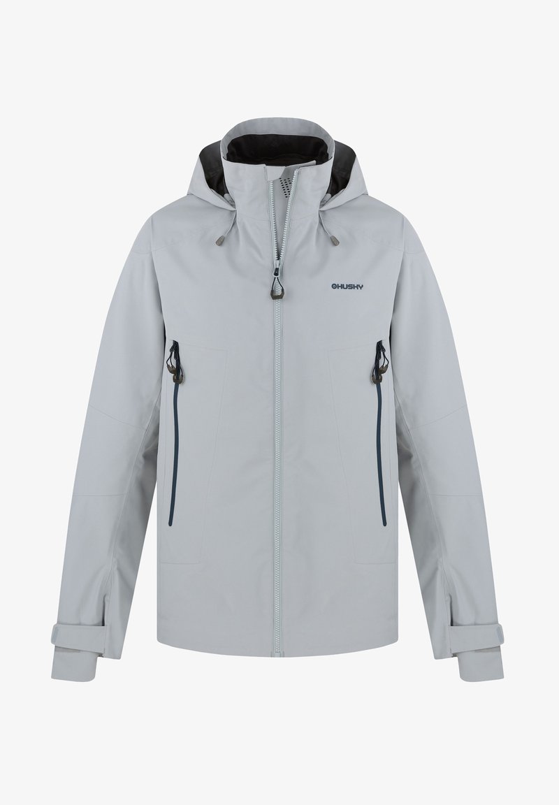 Světle šedá nepromokavá bunda s kapucí, která má dvě diagonální kapsy na zip, nastavitelné manžety a přední zipové zapínání.