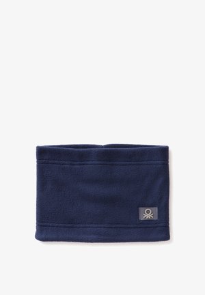 Marineblauer Fleece-Nackenwärmer mit weicher Textur, ausgestattet mit einer dezenten Naht und einem kleinen Markenetikett in der unteren Ecke.