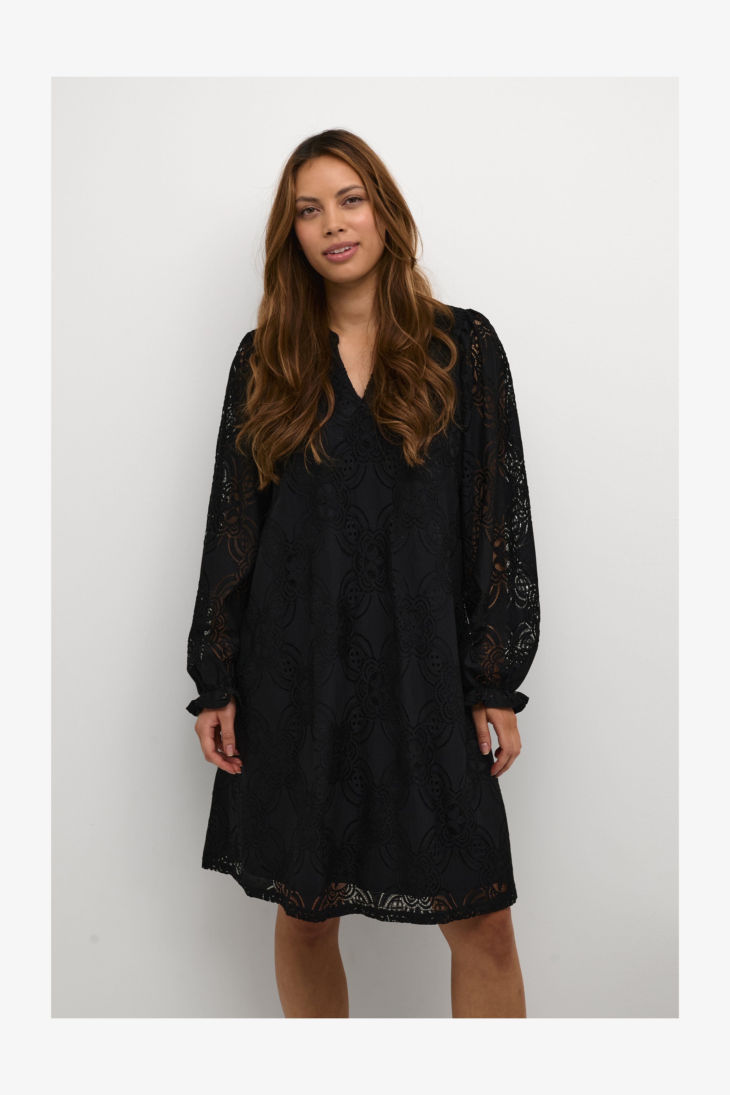 Abito In Pizzo Nero Trendyol Con Volant - Vestito Business E Casual Da Donna, Scollo Alto, Taglio Dritto, 90 Cm Dalla Spalla, Taglia S/36