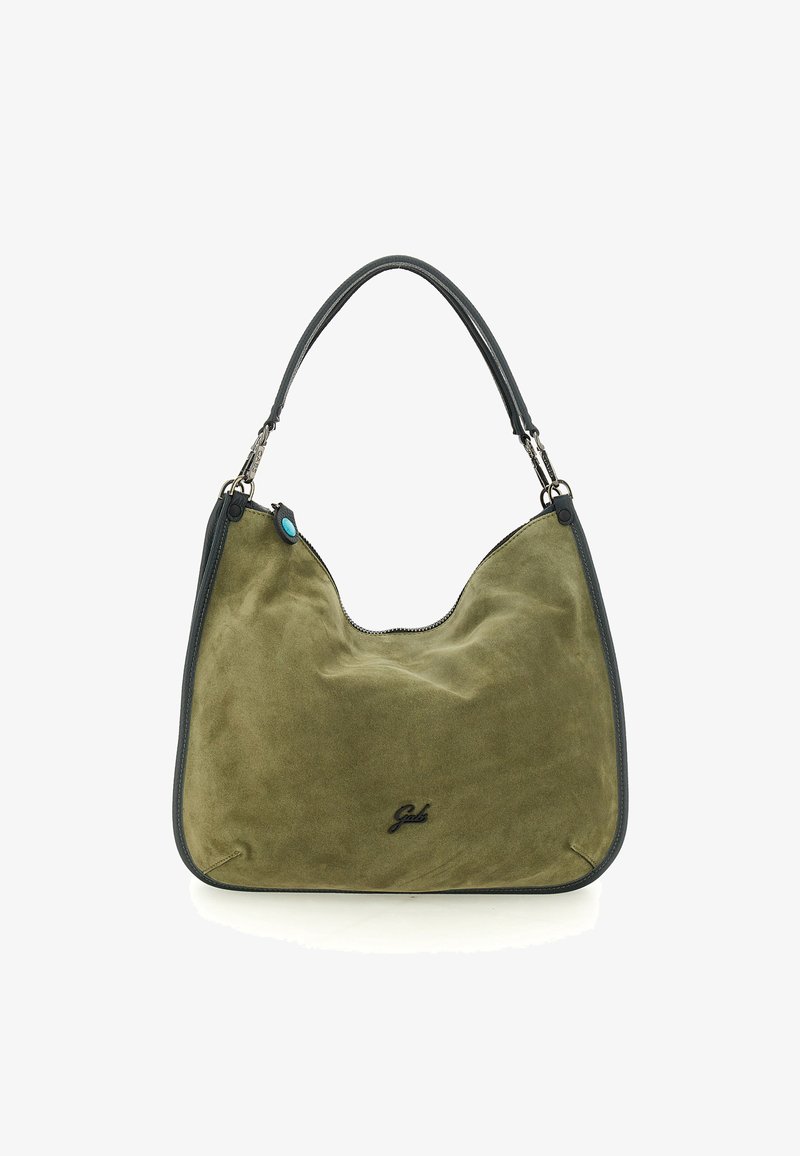 Borsa in suede verde con un design curvo, dettagli in pelle grigio scuro, chiusura con zip e un pulsante turchese sul manico.