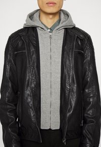 Gipsy by Mauritius BARLO - Casaco de couro - black