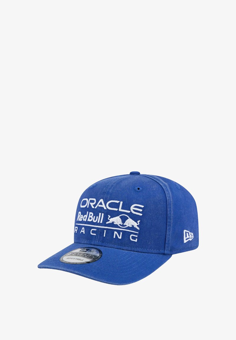 Niebieska czapka bejsbolowa z haftowanym napisem i logo "Oracle Red Bull Racing", regulowany rozmiar, o sztywnej konstrukcji z zakrzywionym daszkiem.